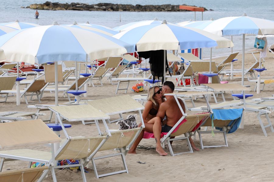 Residence I Delfini: offer 1 - 8 August, two-room apartment 2/4 places, only €890